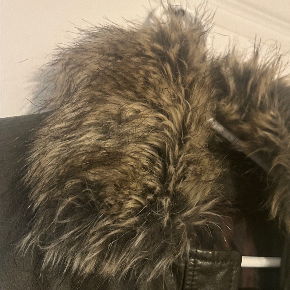 Danier Women's Brown Leather Jacket with Fur Collar - Picture 2 of 13